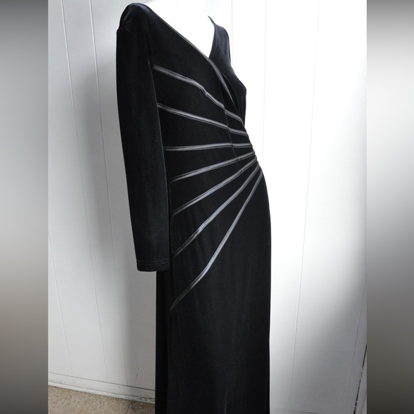 Tadashi Shoji Black Velvet LongSleeve Sparkly Jewel Pendant Side MaxiDress NWT S - Picture 8 of 16